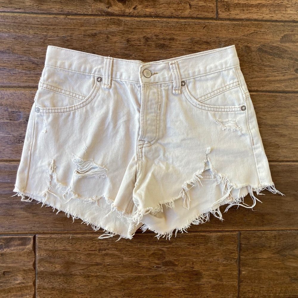 We The Free Now Or Never Denim Shorts sz 24 Distressed Raw Hem Boho Festival